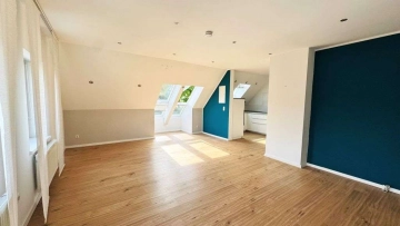 Gepflegte 3-Zimmer Eigentumswohnung mit Garage, Stellplatz und eigenem Garten, 56424 Mogendorf, Dachgeschosswohnung