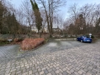 Stellplatz (blaues Auto) - Bezugsfrei! 2 Zimmer Wohnung mit Einbauküche, zwei Balkonen und Stellplatz in ruhiger Lage