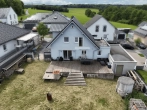 Rückansicht - Ihr neues Zuhause am Ortsrand – modernes Massivhaus mit Kamin & sonnigem Garten