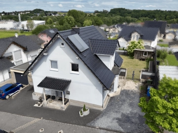 Ihr neues Zuhause am Ortsrand – modernes Massivhaus mit Kamin & sonnigem Garten, 56269 Dierdorf, Einfamilienhaus