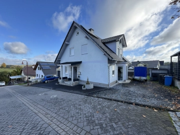 Ihr neues Zuhause am Ortsrand – modernes Massivhaus mit Kamin & sonnigem Garten, 56269 Dierdorf, Einfamilienhaus