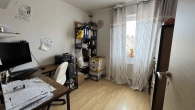 Büro EG - Ihr neues Zuhause am Ortsrand – modernes Massivhaus mit Kamin & sonnigem Garten