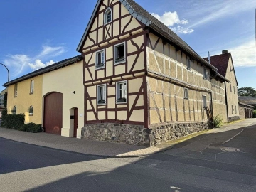 zwei gepflegte Altbauwohnungen in bevorzugter Lage mit Flair und zwei Garagen, 53343 Wachtberg, Wohnung