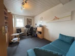 Kinderzimmer / Büro - Einfamilienhaus auf großzügigem Areal – Wohnen mit Substanz und Perspektive
