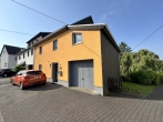 Außenansicht - gepflegte Doppelhaushälfte mit Terrasse und Garage