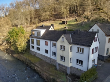 Zweifamilienhaus-Option direkt am Saynbach – flexibel nutzbar, 56271 Isenburg, Zweifamilienhaus