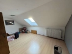 Dachgeschoss - Attraktives Reihenendhaus mit Balkonen, Stellplatz und Garage nahe dem Ortsrand