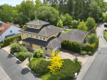 Exklusives Anwesen mit privater Schwimmhalle und parkähnlichem Grundstück, 56235 Ransbach-Baumbach, Villa