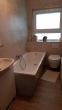 Badezimmer mit Wanne/WC DG