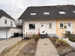 Außenansicht - großzügige Doppelhaushälfte mit Garage in ruhiger Ortsrandlage