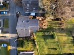 Luftbild - Attraktives Einfamilienhaus mit zwei Terrassen und Garage in ruhiger Wohnlage