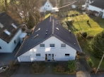 Luftbild - Attraktives Einfamilienhaus mit zwei Terrassen und Garage in ruhiger Wohnlage