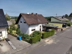 Außenansicht - solides Einfamilienhaus mit Carport und Garage in ruhiger Lage