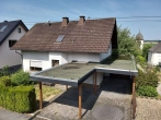 Außenansicht - solides Einfamilienhaus mit Carport und Garage in ruhiger Lage