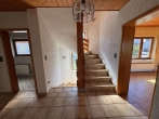 Flur/Treppenhaus - solides Einfamilienhaus mit Carport und Garage in ruhiger Lage