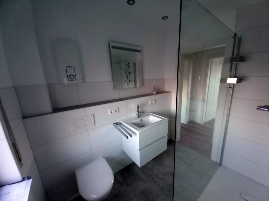 Badezimmer mit Dusche