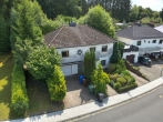Außenansicht - Einfamilienhaus mit Garage auf großem Grundstück in schöner Lage