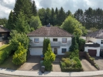 Außenansicht - Einfamilienhaus mit Garage auf großem Grundstück in schöner Lage
