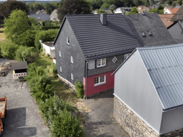 Ein Zuhause mit Möglichkeiten – Haus, Garten und Scheune, 57629 Kirburg, Einfamilienhaus