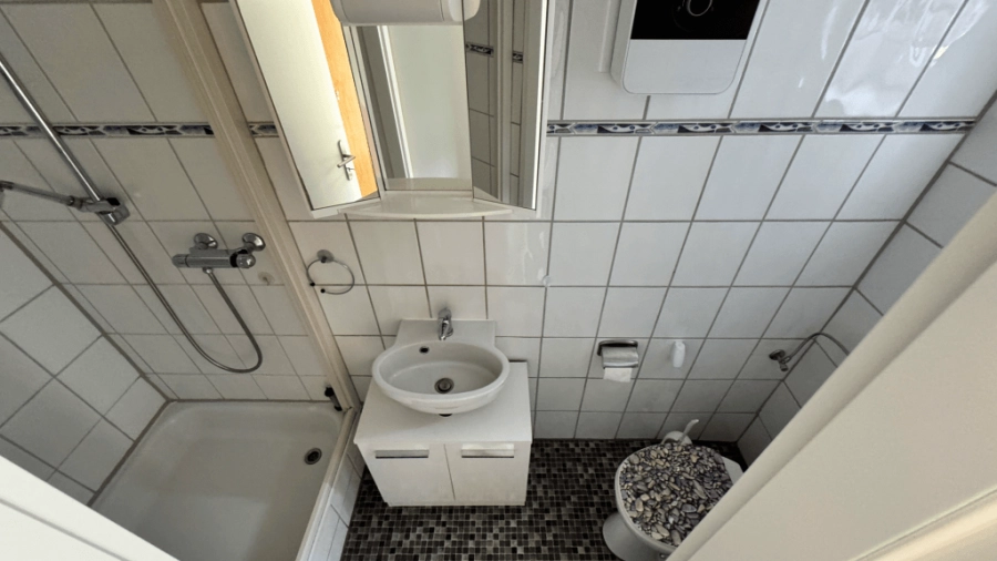 Gästebad mit Dusche und WC