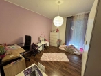 Kinderzimmer Wohnung 3 - Reihenhauskomplex mit Garagen und Stellplätzen nahe dem Ortsrand