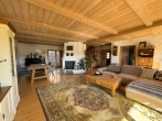 Wohnzimmer - Wohlfühl-Zuhause im Landhausstil – familienfreundliches Traumhaus mit Garten, Sauna & Kamin