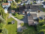 Luftbild - Einfamilienhaus mit Einliegerwohnung / Zweifamilienhaus mit sep. Bauplatz in Ortsrandlage