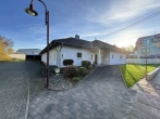 Straßenansicht - großzügiger Bungalow mit Doppelgarage in ruhiger Lage