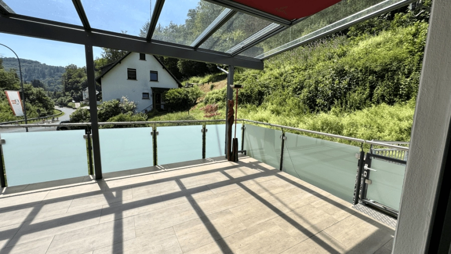 überdachter Balkon