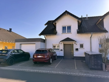 Einziehen & wohlfühlen: Gepflegte Doppelhaushälfte mit Garage und Gartenhaus, 56249 Herschbach, Doppelhaushälfte