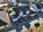 Luftbild - Einziehen & wohlfühlen: Gepflegte Doppelhaushälfte mit Garage und Gartenhaus