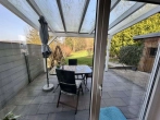 überdachte Terrasse - Gepflegtes Einfamilienhaus mit hoher Wohnqualität in Randlage