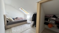 Schlafzimmer DG rechts - Kapitalanleger aufgepasst! Mehrfamilienhaus mit 6 Wohneinheiten und guter Verkehrsanbindung