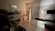 Badezimmer mit Wanne und WC EG rechts - Kapitalanleger aufgepasst! Mehrfamilienhaus mit 6 Wohneinheiten und guter Verkehrsanbindung