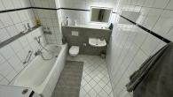 Badezimmer - Kompakte 1-Zimmerwohnung mit Einbauküche und Sanierung aus 2024