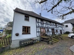Außenansicht - Immobilie mit Charakter: Vielseitiges Wohnhaus mit ehemaligem Café und 3 Wohneinheiten