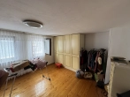 Zimmer OG linkes Haus - Reizvolles Doppelhausensemble mit Entwicklungspotenzial
