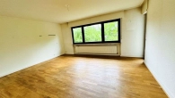 Schlafzimmer mit Ausgang Balkon - gepflegte 3-Zimmer Eigentumswohnung im Zweifamilienhaus mit Balkon und eigenem Gartenbereich