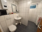 Duschbad im KG - gepflegte 3-Zimmer Eigentumswohnung im Zweifamilienhaus mit Balkon und eigenem Gartenbereich